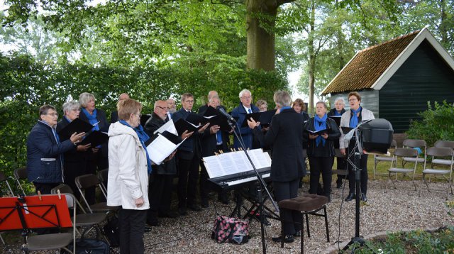 Efkes stille staon bie (vrijdag 22 juni 2018)